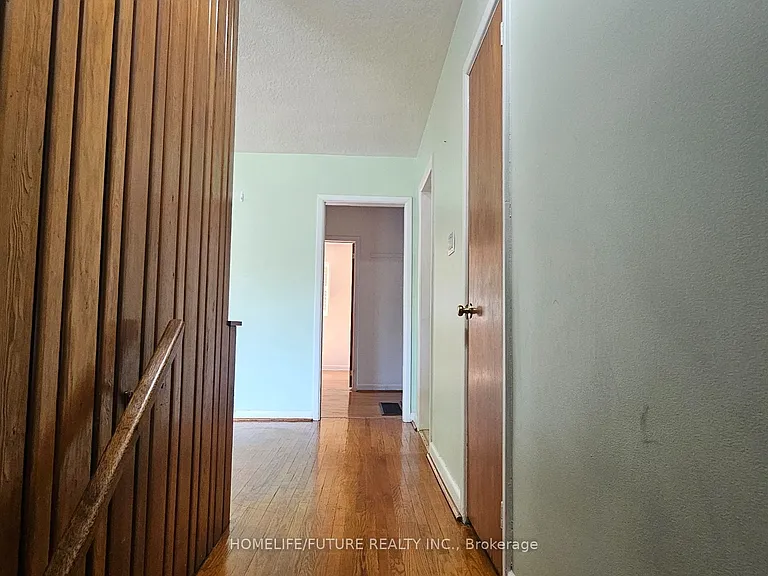 61 Hollyhedge Dr — Photo 6
