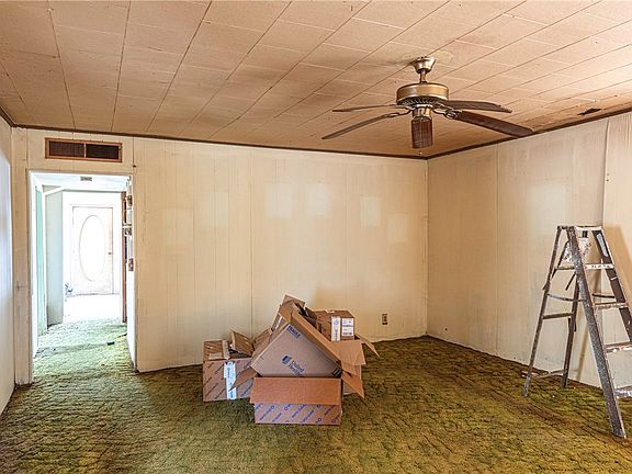 3rd image of 400 S Cunningham Ln