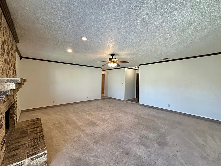 1602 Becker Dr — Photo 5
