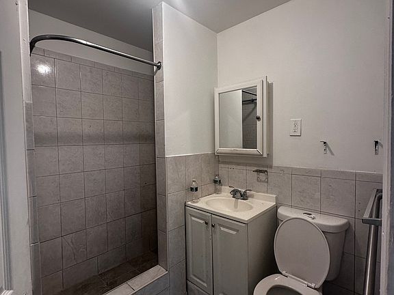 3rd image of 1339 Beach Ave APT 1F