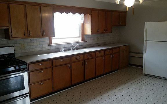 3rd image of 5821 W Warwick Ave #2