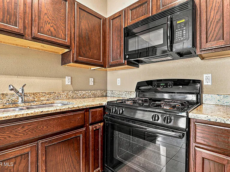 7008 Faxon Dr — Photo 22