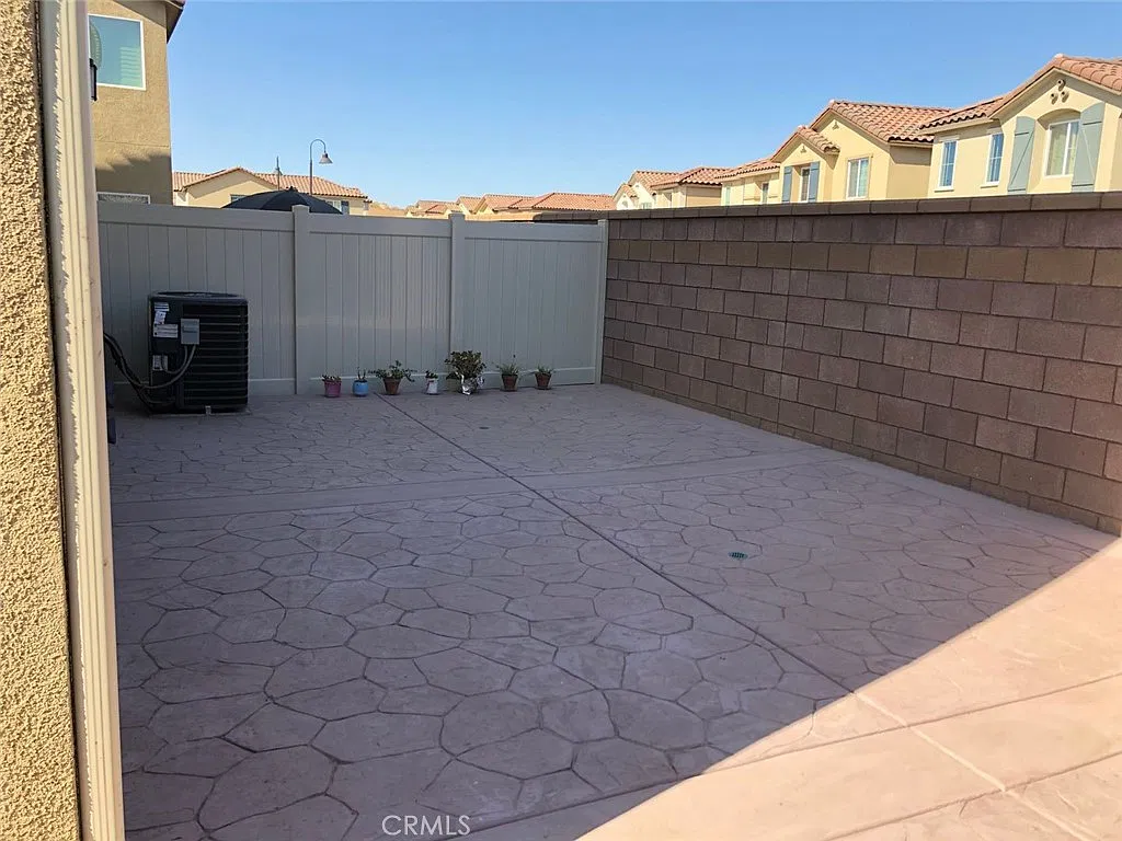 3 bed, 2.5 bath, 1733 sqft, $2,950 — Photo 2