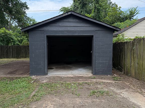 4th image of 2377 Malone Ave