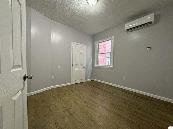 3rd image of 302 Arlington Ave APT 2