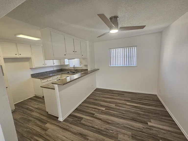 Riverglen Apartments — Photo 15