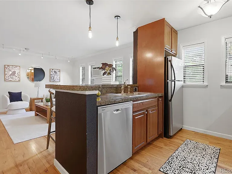 2020 E 14th Ave — Photo 8