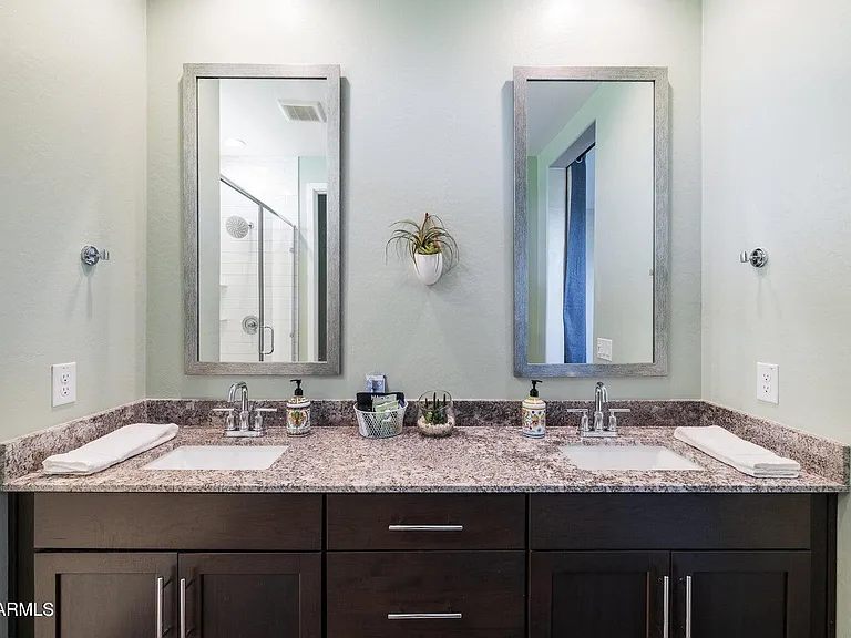 8924 W Solano Dr — Photo 12