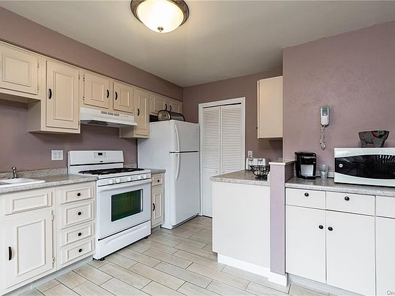 3rd image of 50 Sunny Brook Cir