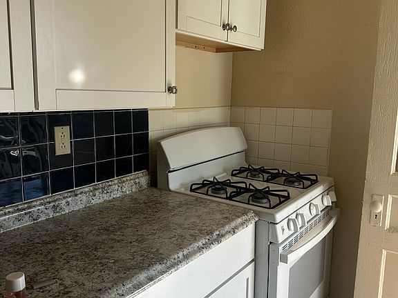 2nd image of 521 Jefferson Ave #3
