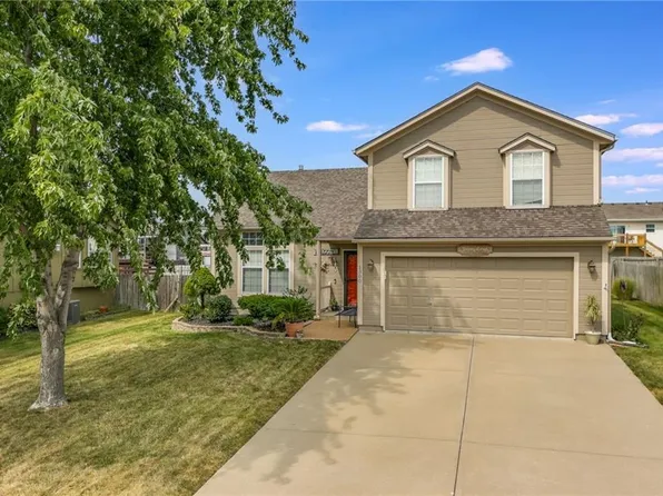 1300 Dogwood Dr, Greenwood, MO 64034