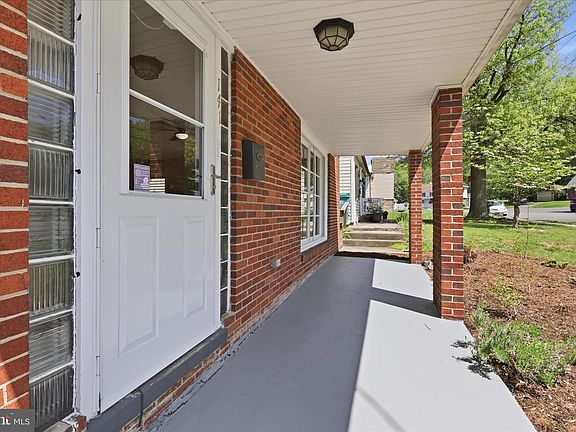 4th image of 141 Lakin Ave