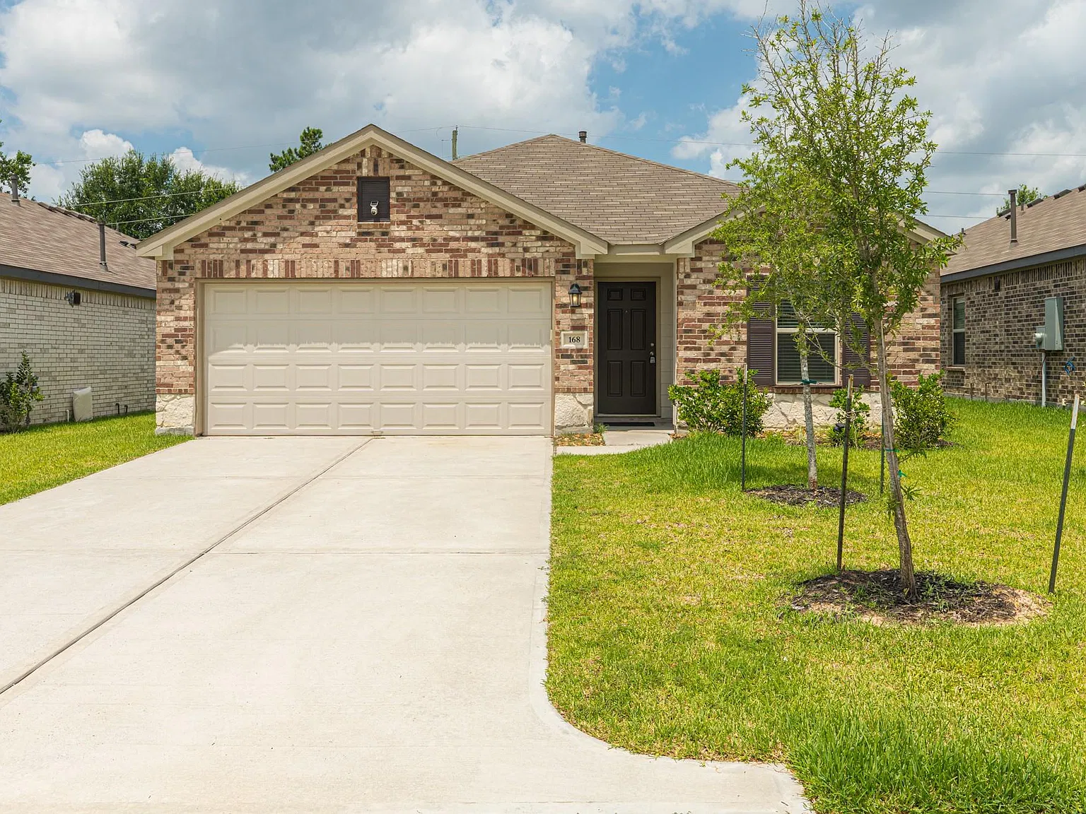 3 bed, 2.0 bath, 1951 sqft, $2,200 — Photo 3