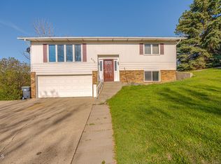 609 16th Ave NW, Mandan, ND 58554