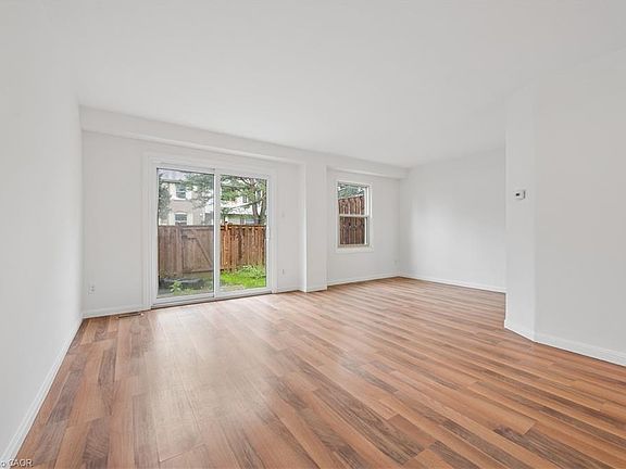 3rd image of 25 Queenston Dr #34