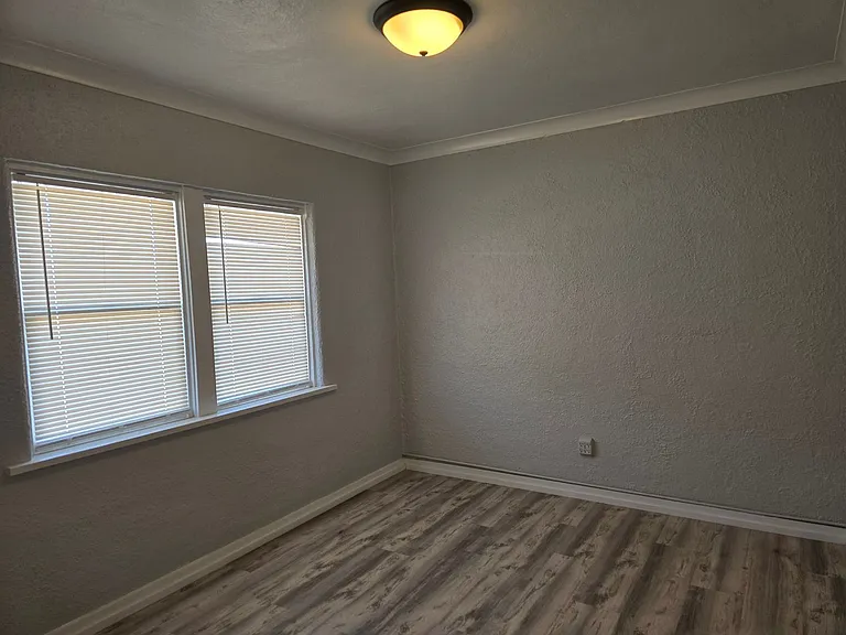 529 W Church Ave — Photo 7