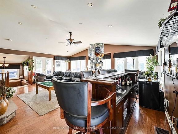 2nd image of 418 Tennyson Dr