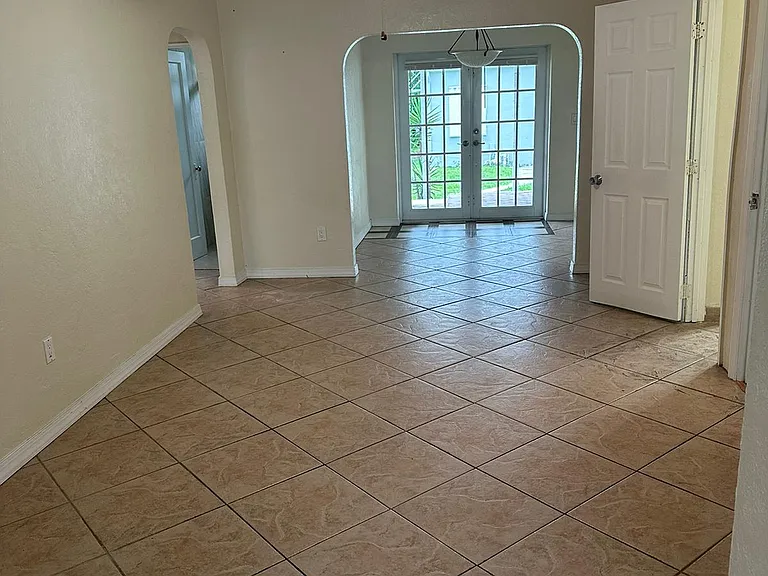 1820 Scott St — Photo 16