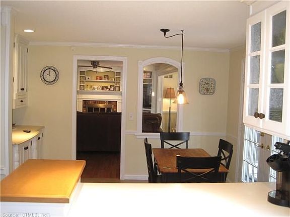 5th image of 245 Hollister Dr