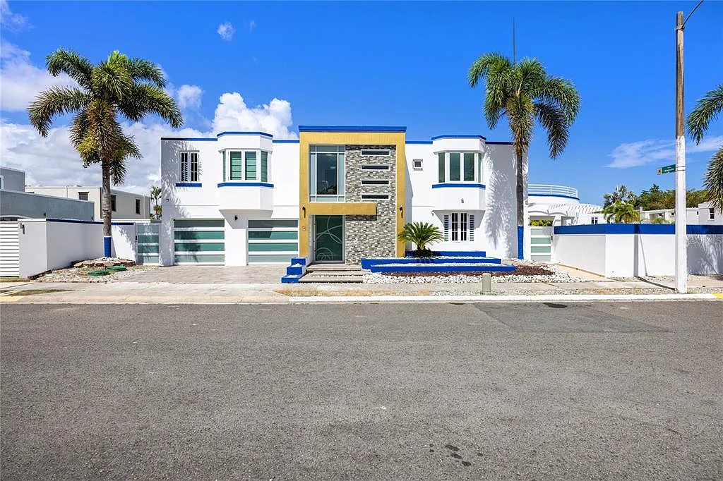 4 bed, 3.5 bath, 2315 sqft, $3,900 — Photo 2