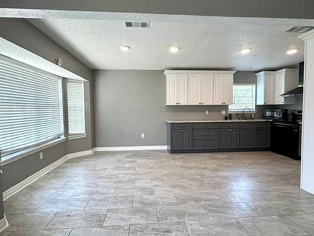 3 bed, 2.0 bath, 1378 sqft, $1,700 — Photo 4