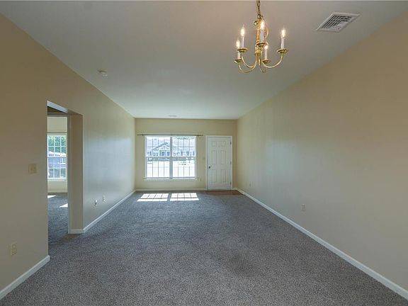 5th image of 217 Huntington Ln