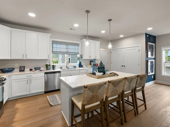 Mystic Cove - Luxury Lakefront Living