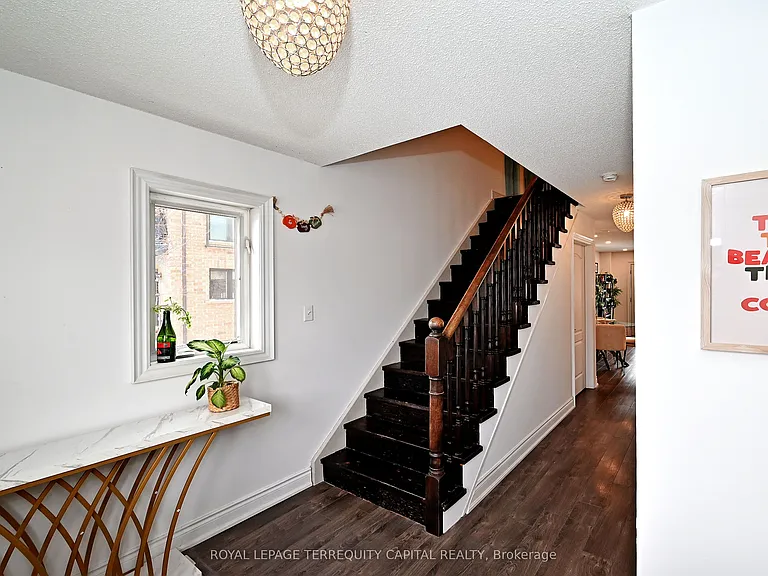31 Madelaine Dr #6 — Photo 23
