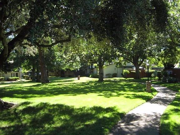 5th image of 8913 Salmon Falls Dr APT C