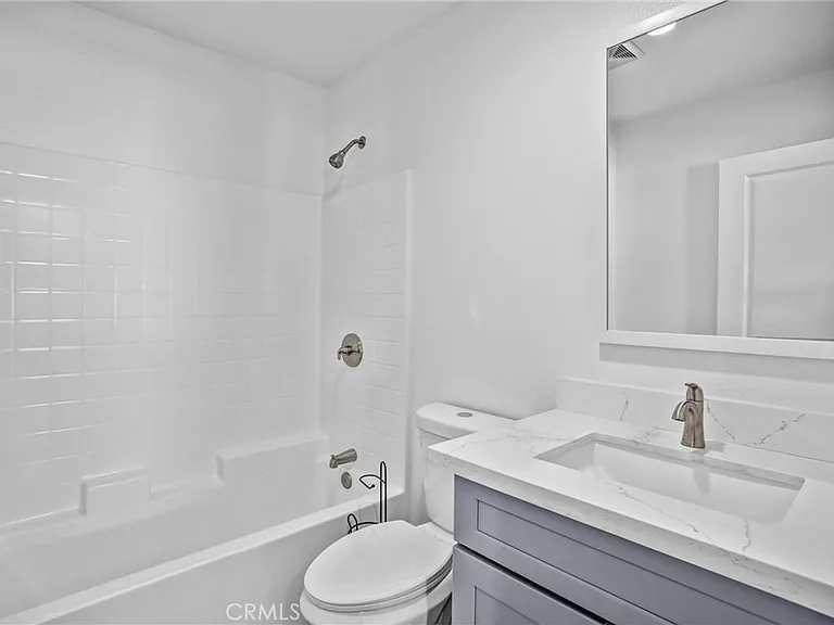 1021 Columbia St #2 — Photo 9