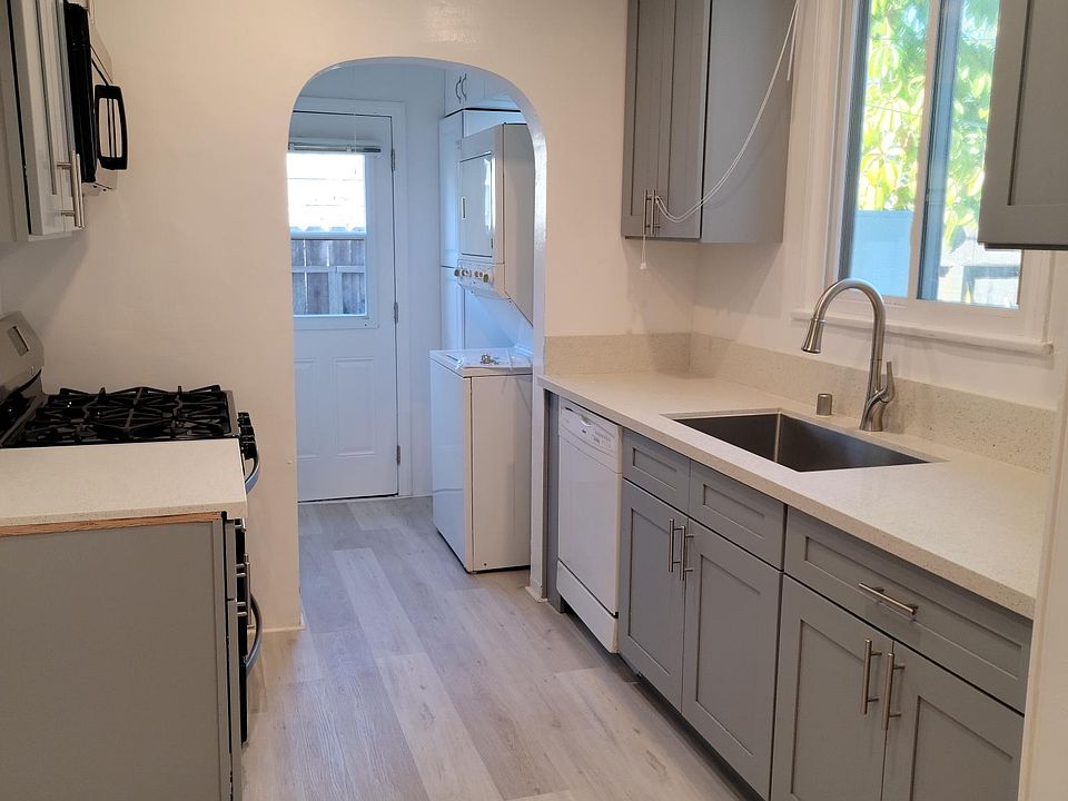 1st image of 2538 Kelton Ave