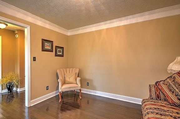 5th image of 302 Sonnett Ct