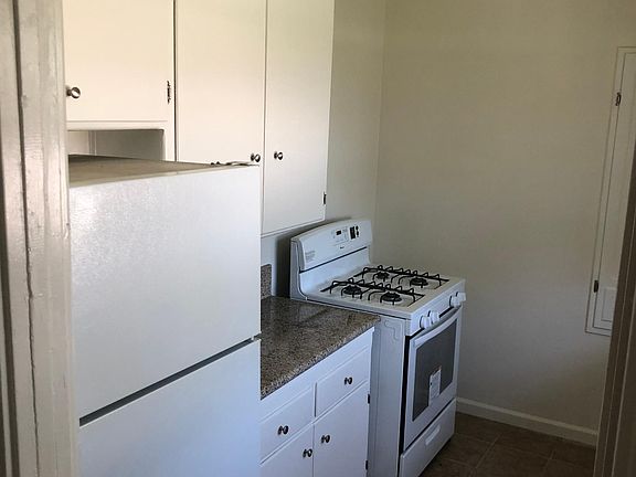 3rd image of 4464 Le Park Dr