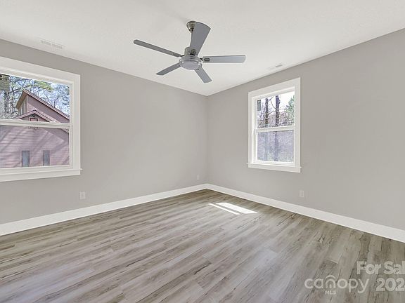 4th image of 6013 Johnnette Dr