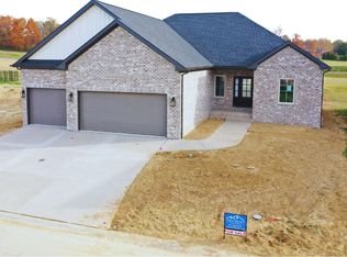 18801 Roscommon Rd, Evansville, IN 47725