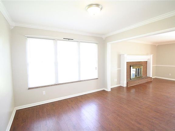 4th image of 1301 Andover Ct
