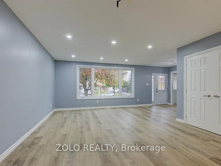 15 Nathaniel Cres #UPPER — Photo 28
