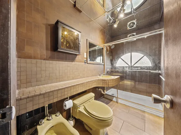 75-27 Furmanville Avenue image 13 of 19