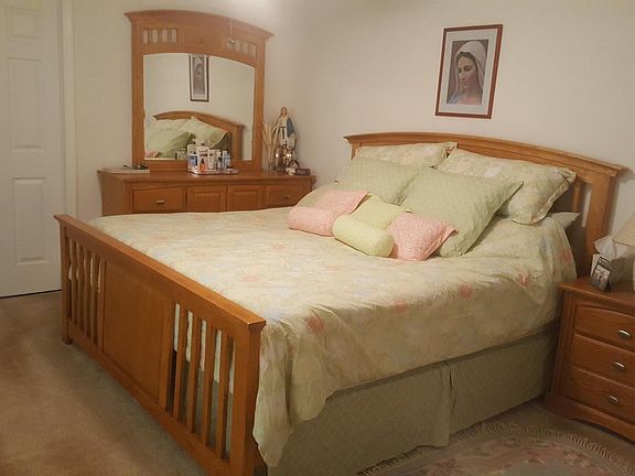 3rd image of 182 Beacon Ct