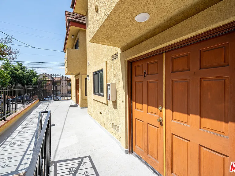 5327 Lexington Ave #B — Photo 27