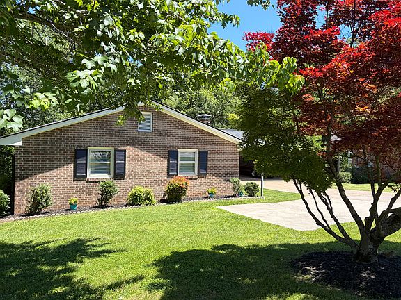 4th image of 344 Holly Dr