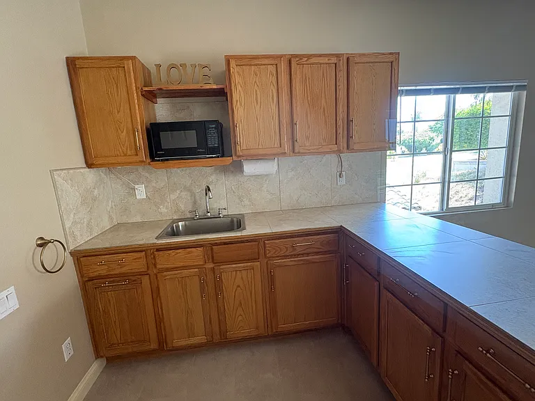 524 Golden West Dr — Photo 29