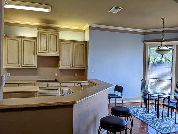 3rd image of 3029 Coventry Ln