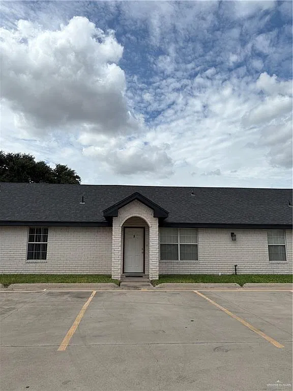 2 bed, 2.0 bath, 1000 sqft, $1,000 — Photo 1