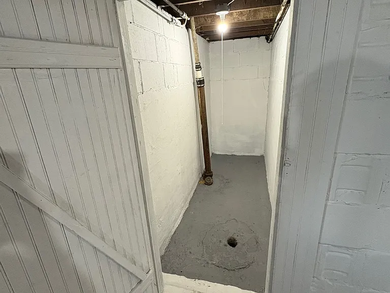 121 Jones St — Photo 27