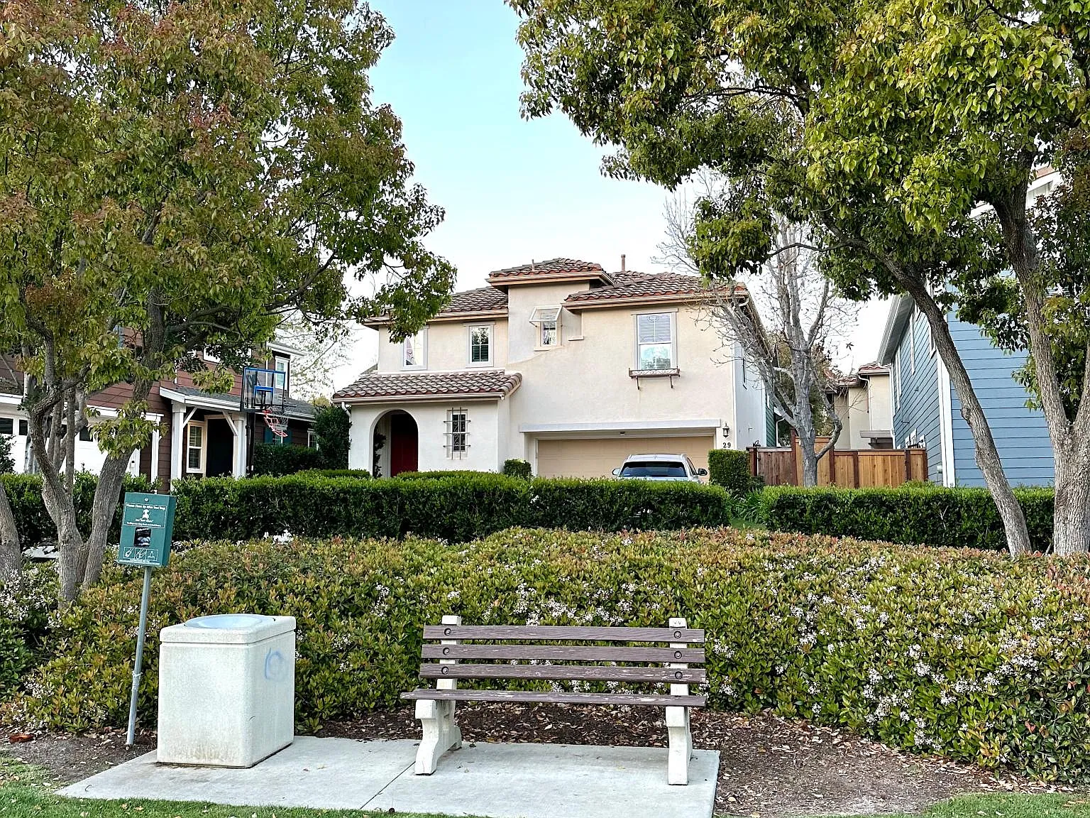 3 bed, 2.5 bath, 1600 sqft, $5,200 — Photo 2