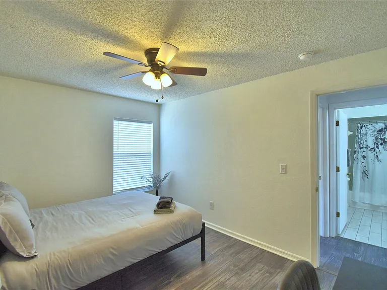 2935 Dickens Cir — Photo 22