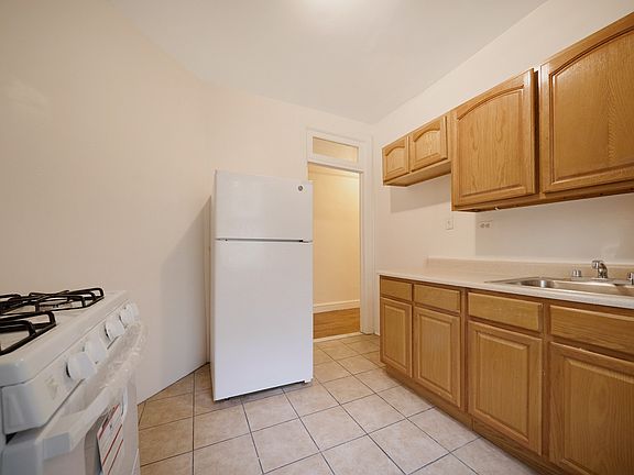 4th image of 736 W 173rd St #B33