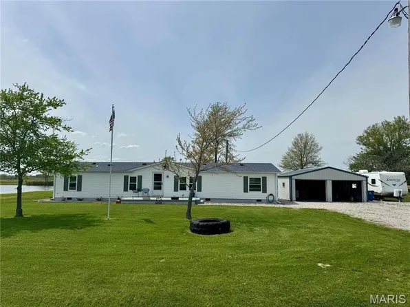 1861 Bell Club Rd, Centralia, IL 62801