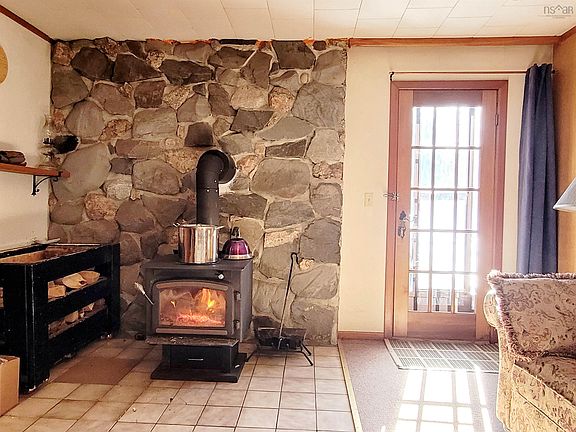 5th image of 10 River Rd